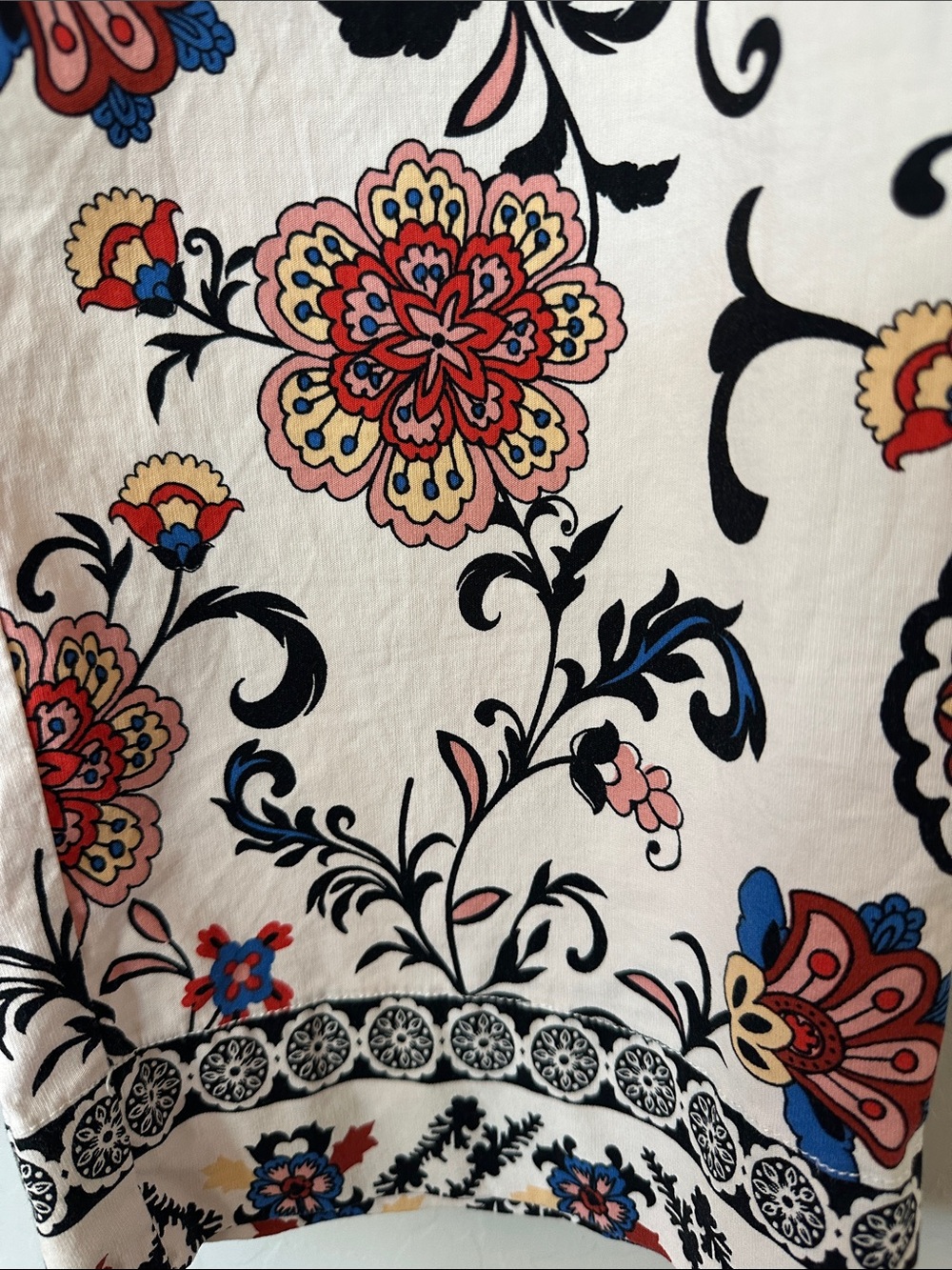 Nicole Miller White Floral Pants with Black, Red & Blue Accents Size 4 - Picture 2 of 8